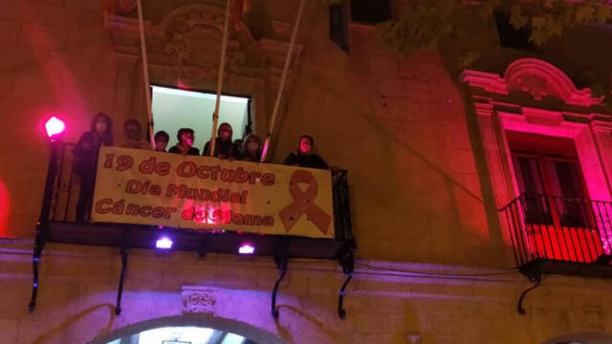 Día del cáncer de mama: Las personas rosas
