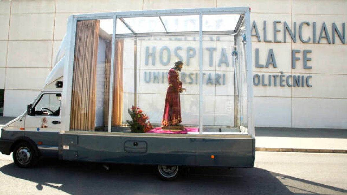 El Cristo de Medinaceli se acerca a residencias y hospitales en el