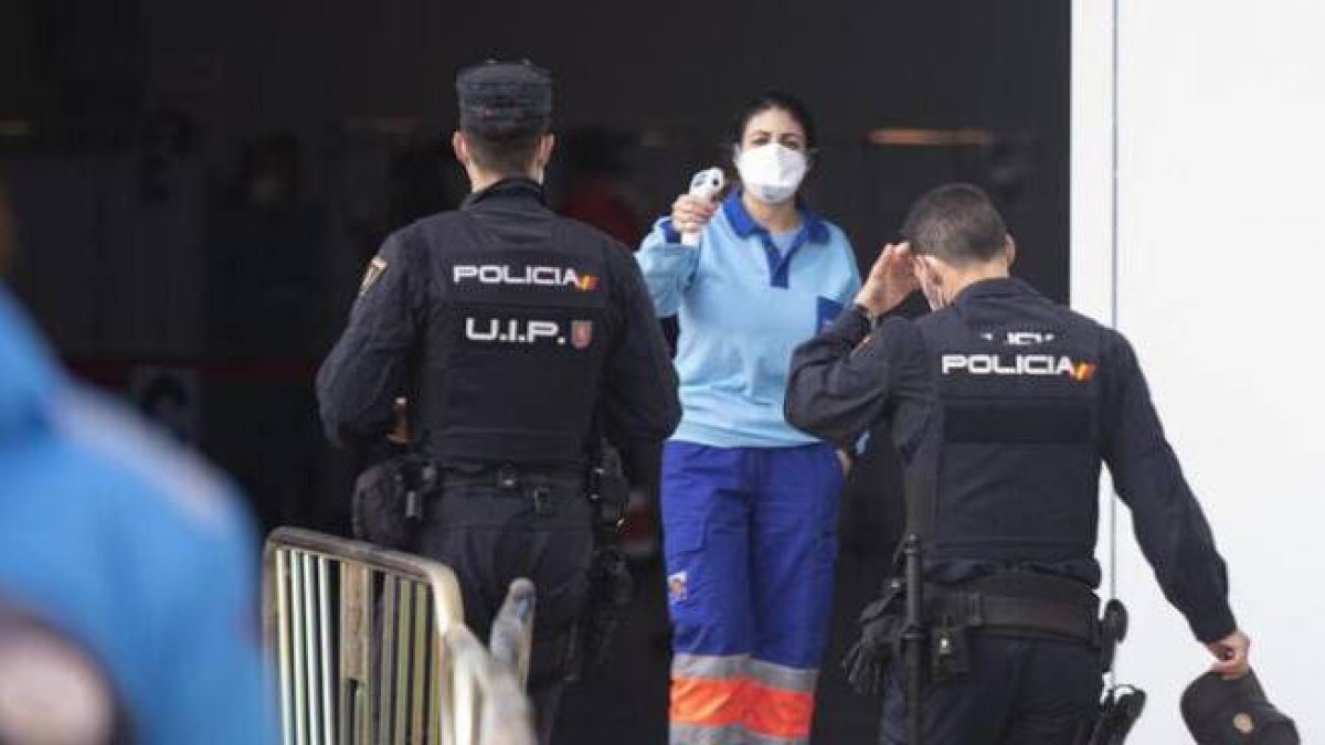 Cataluña ordenó vacunar a 6.000 presos antes que a policías y guardias civiles