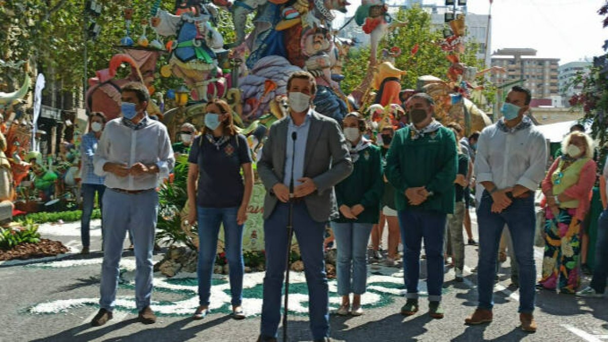 Pablo Casado e Inés Arrimadas visitan las Fallas de Valencia