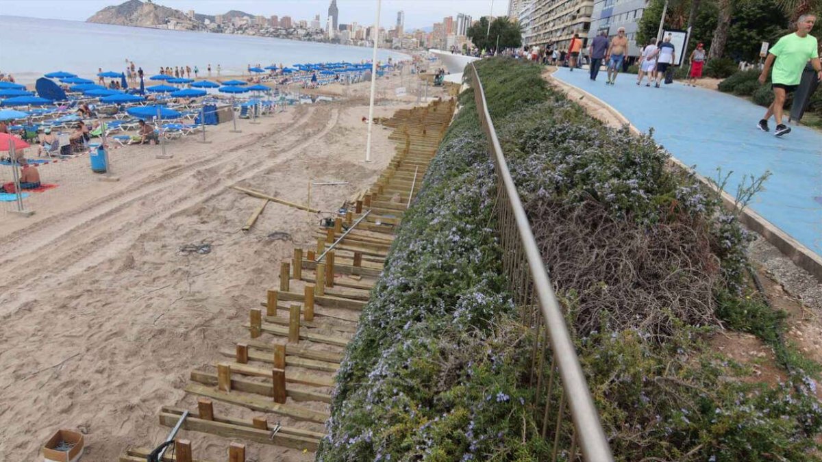 La nova passarel·la de la platja de Ponent arribarà fins al Passeig de Colón