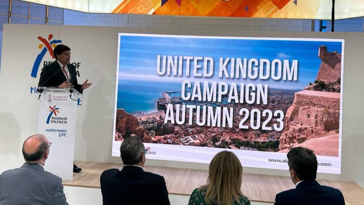 Barcala presentando el proyecto en Londres