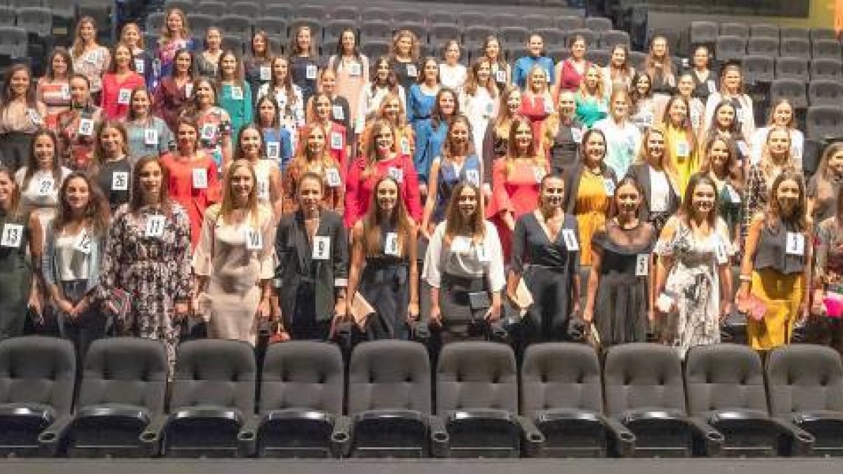 Teatro fallero para las candidatas