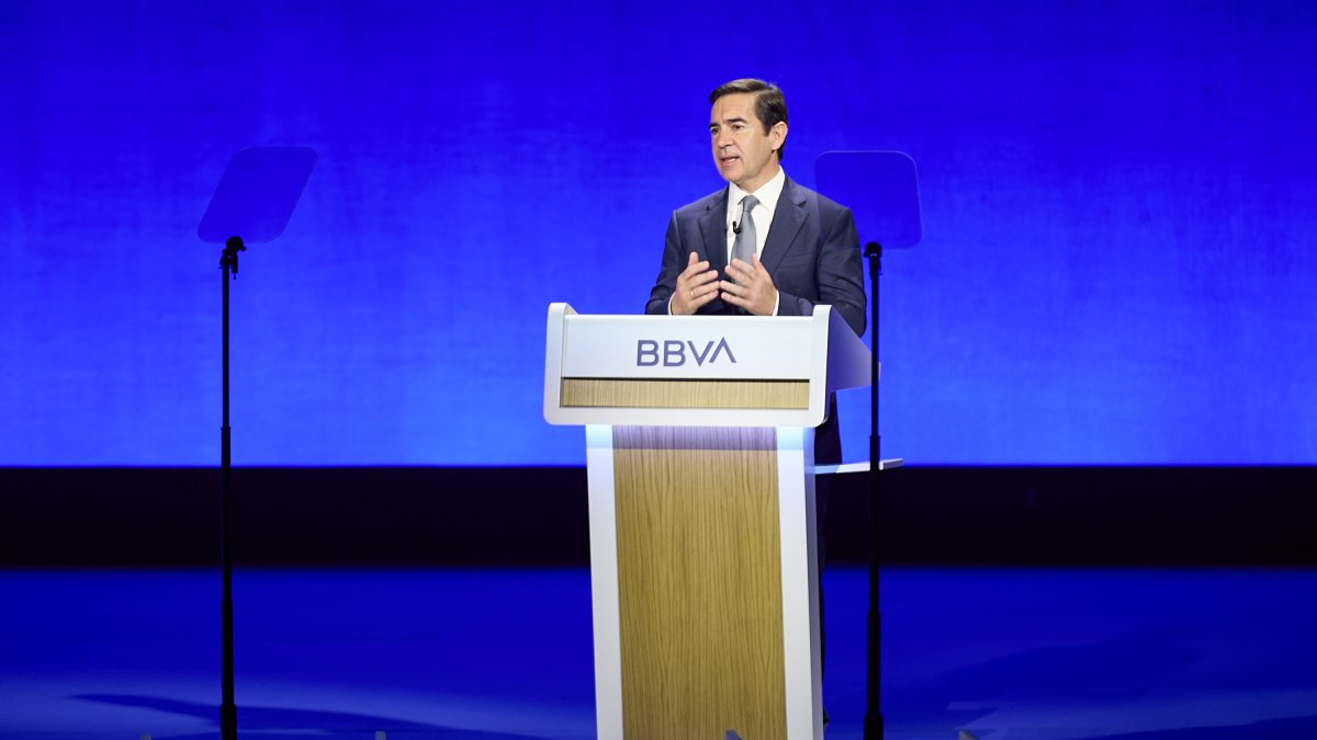 Carlos Torres Vila. Junta General Extraordinaria de Accionistas, en el Palacio de Euskalduna de Bilbao.