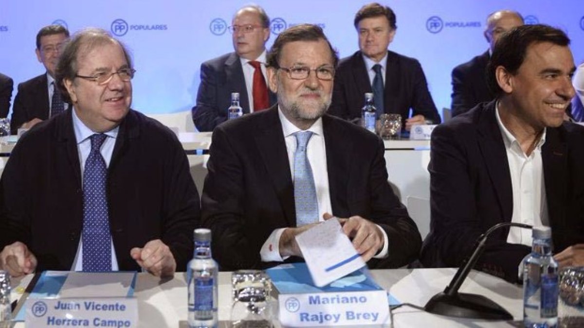 Rajoy, flanqueado por Maillo y Herrera.