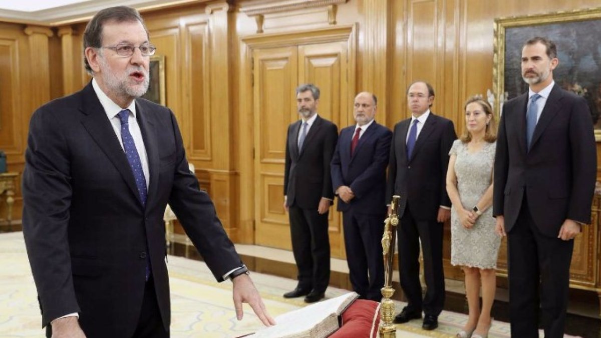 Momento del juramento ante el Rey.
