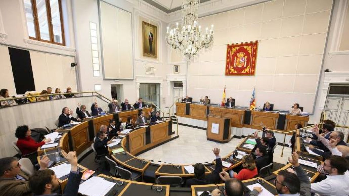 Pleno de la Diputación de Alicante.