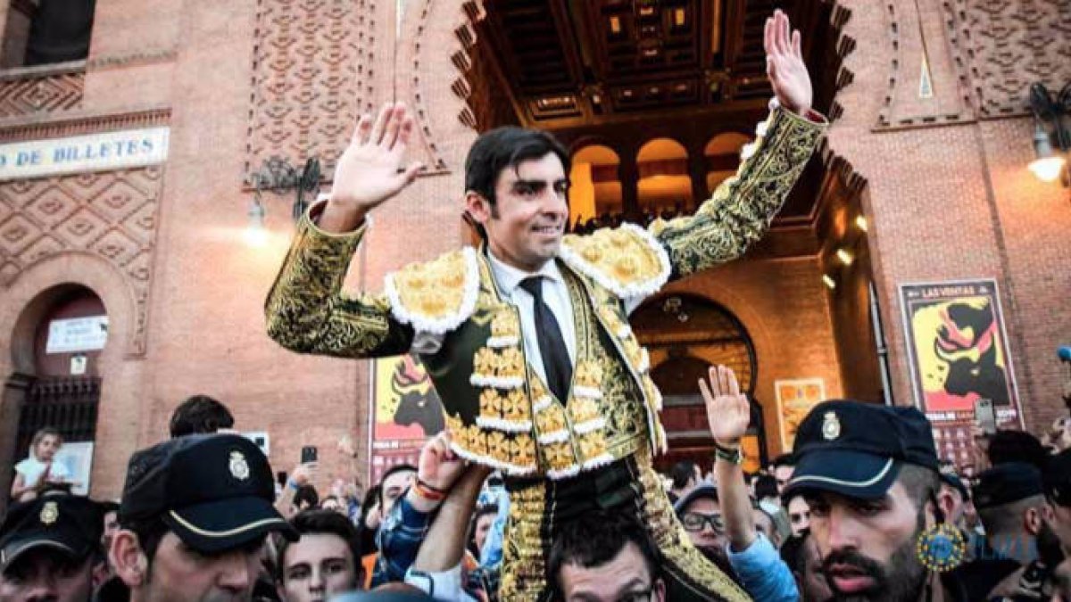 Miguel Angel Perera sale por la Puerta grande