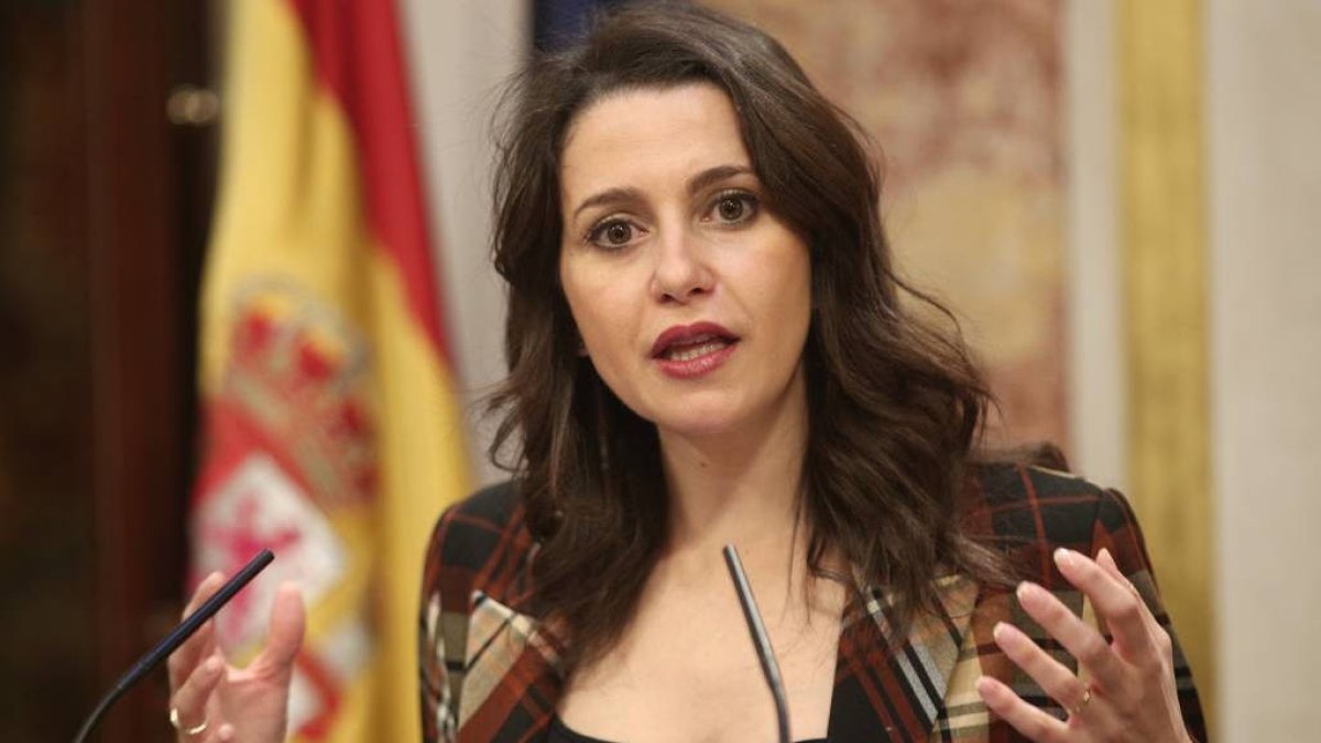 Arrimadas les da un brutal repaso a Sánchez y a los independentistas