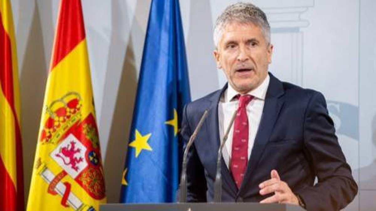 Marlaska abronca a Torra tras visitar a los policías heridos por los 'indepes'