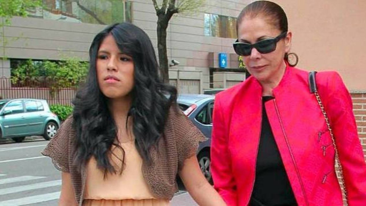 El enorme feo de Isa Pantoja a su madre durante su gran noche en Madrid