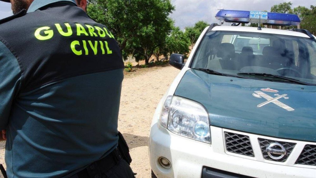 Un agente de la Guardia Civil