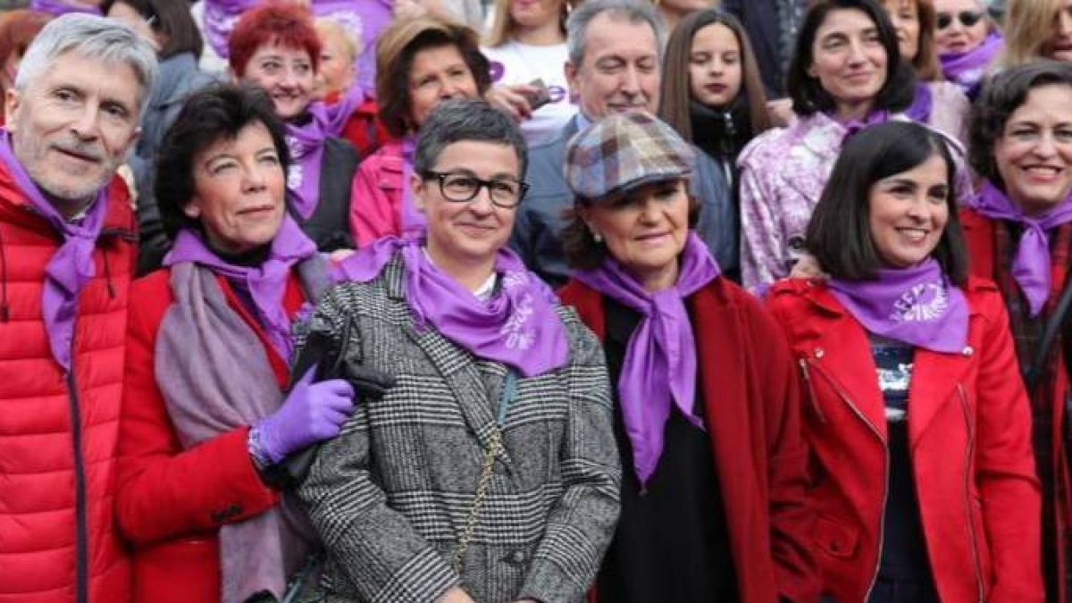 Las ministras en la marcha del 8-M