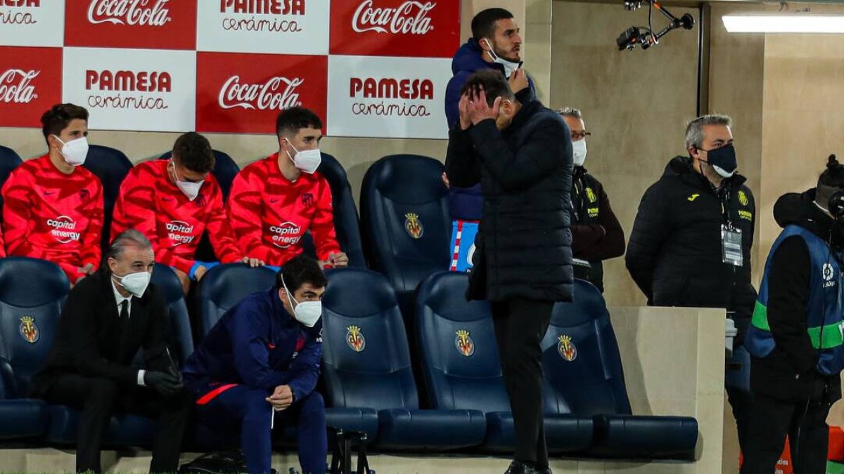 Simeone, lamentándose en un momento del partido del Atlético frente al Villarreal.