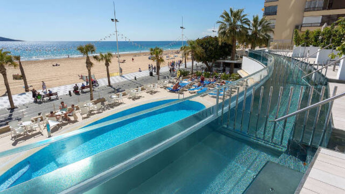 Vista de la playa de Levante de Benidorm desde el Hotel Cimbel