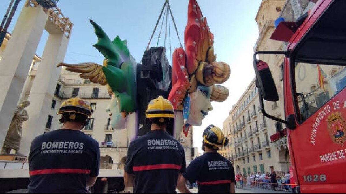 Cuatro Drones y 3.000 efectivos velan por la seguridad en las Hogueras
