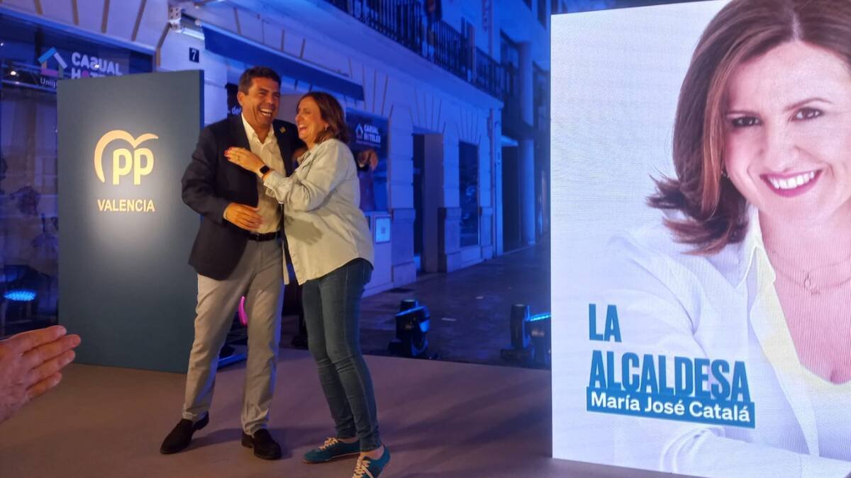 Carlos Mazón, candidato del PP a la Generalitat, y María José Catalá, candidata del PP en el Ayuntamiento de Valencia, en el cena de inicio de campaña - ESdiario CV