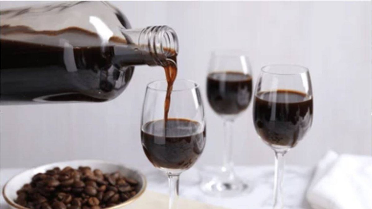 Descubre el arte de preparar licor de café casero
