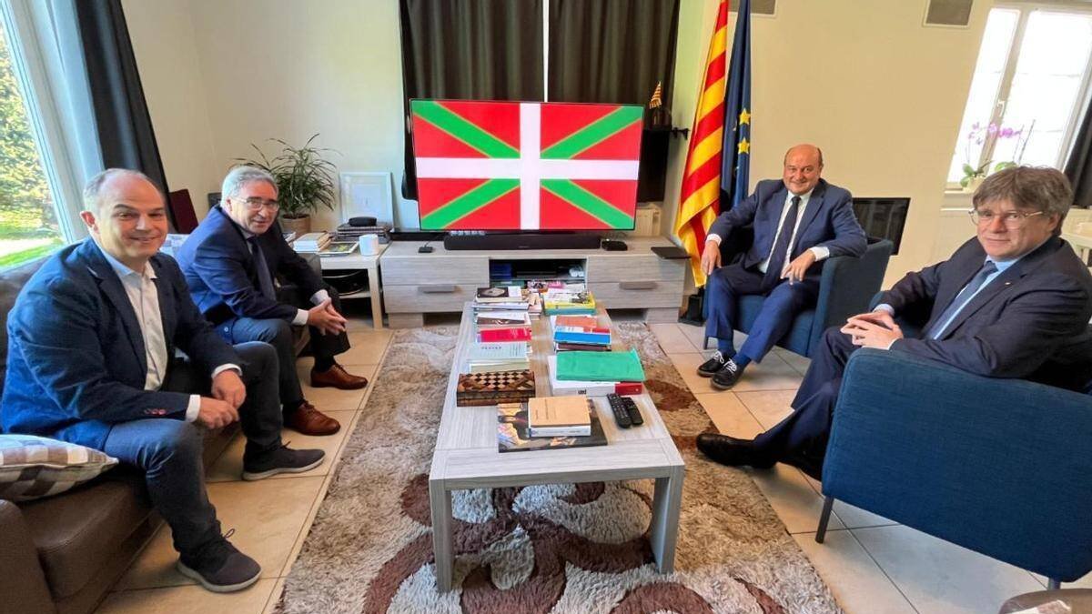 El presidente del PNV, Andoni Ortuzar, en su reciente entrevista con Puigdemont en Waterloo.