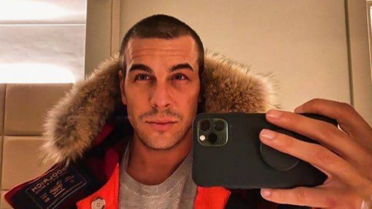 Mario Casas se quita la gorra y demuestra que ya no está calvo