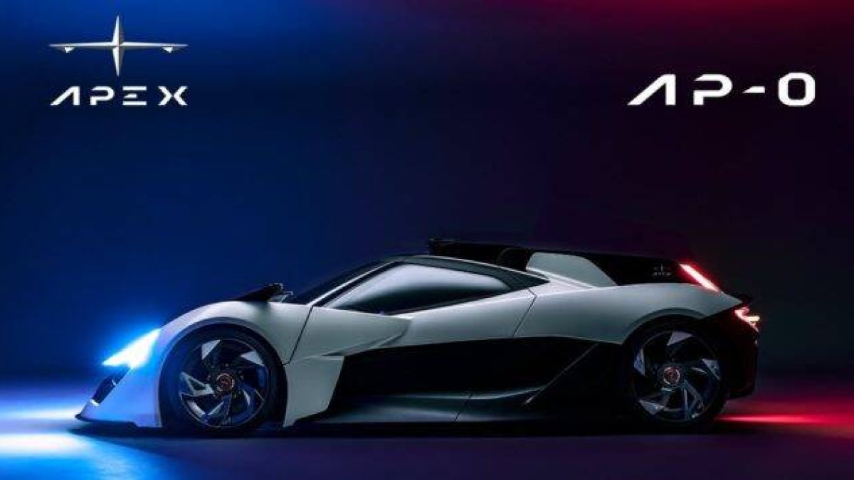 El superdeportivo eléctrico de Apex incluye un entrenador de carreras de AR y autoconducción parcial