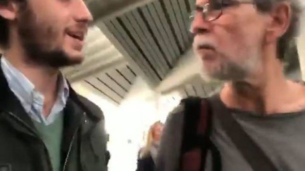 Tenso encontronazo entre Willy Toledo y dos jóvenes en la estación de Atocha