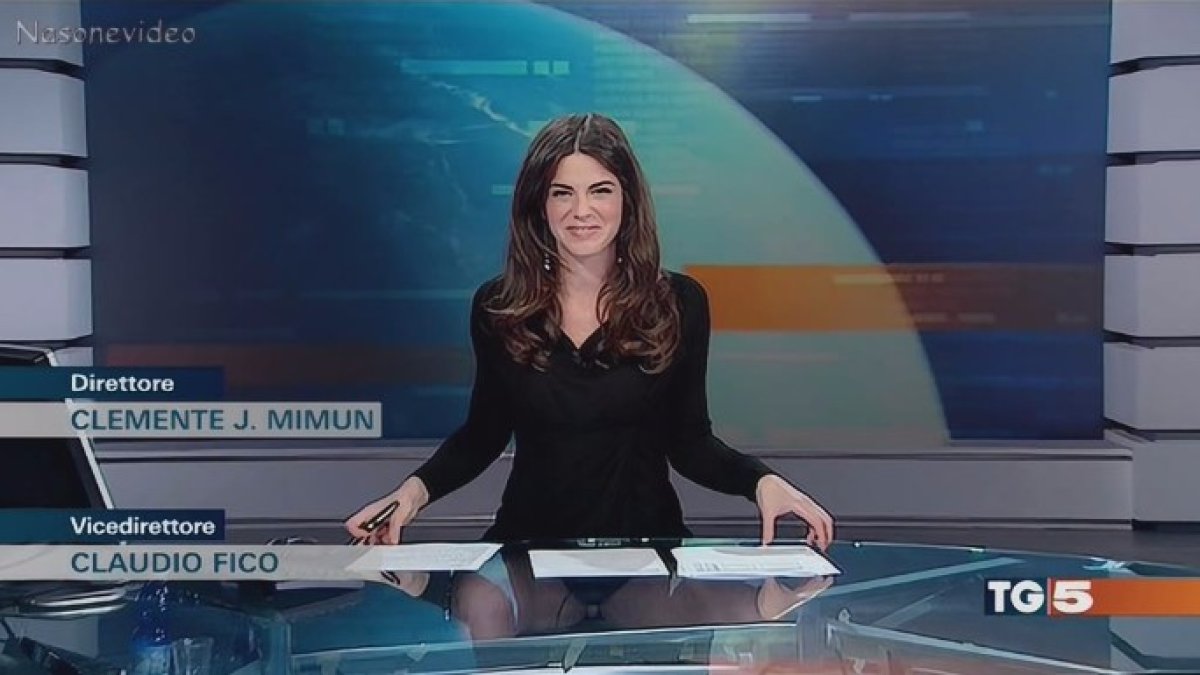 El descuido de la periodista dejó ver más de la cuenta en pleno Informativo