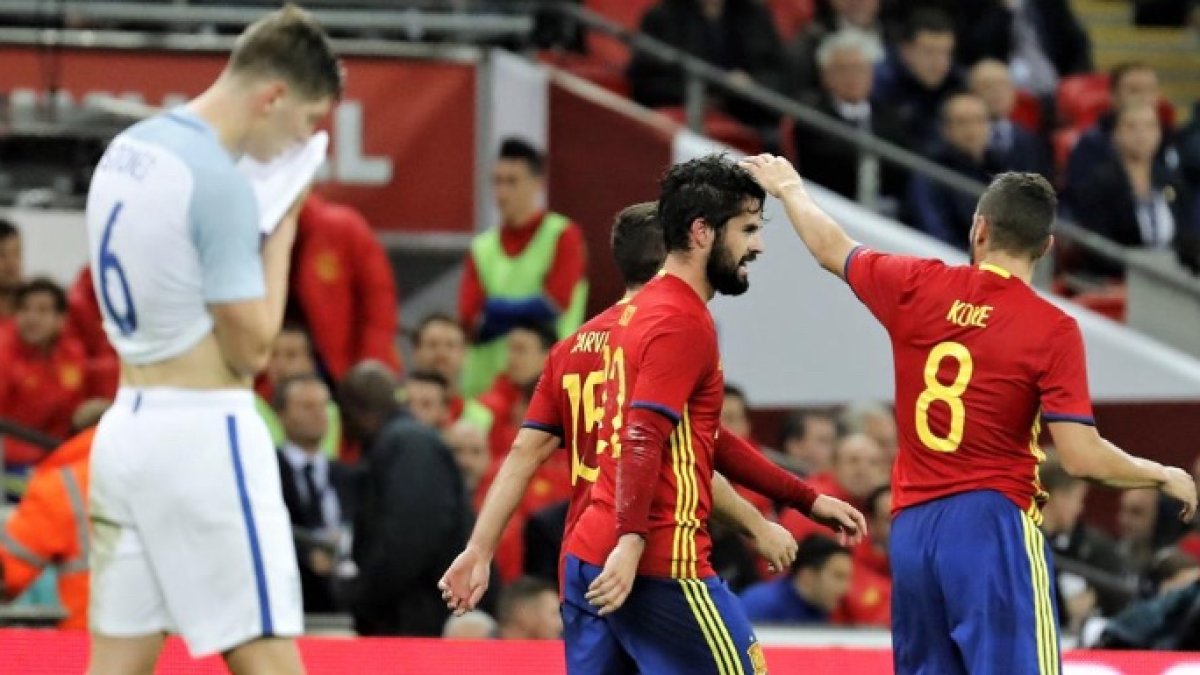 Koke e Isco celebran el segundo gol en Wembley. (EFE)