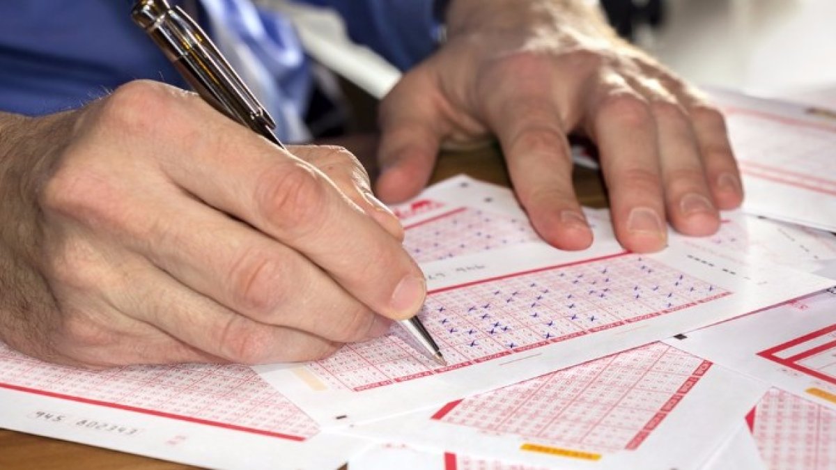 Comprueba si eres uno de los 3 afortunados en el Euromillones de este viernes