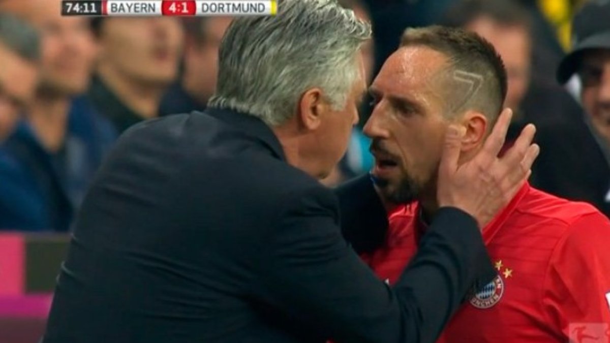Ancelotti hace trizas la chulería de Ribéry en un vídeo viral que arrasa la Red