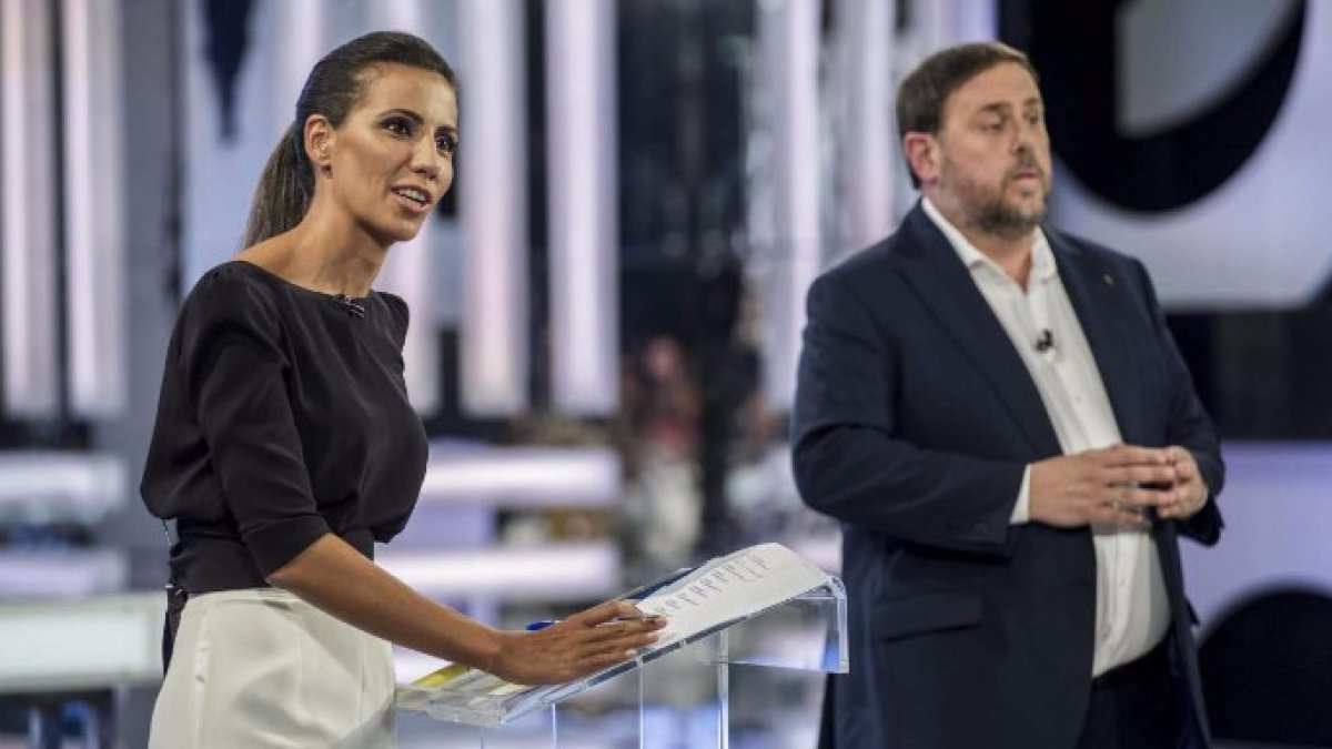 Un guardia civil abochorna a Junqueras delante de Ana Pastor y arde La Sexta