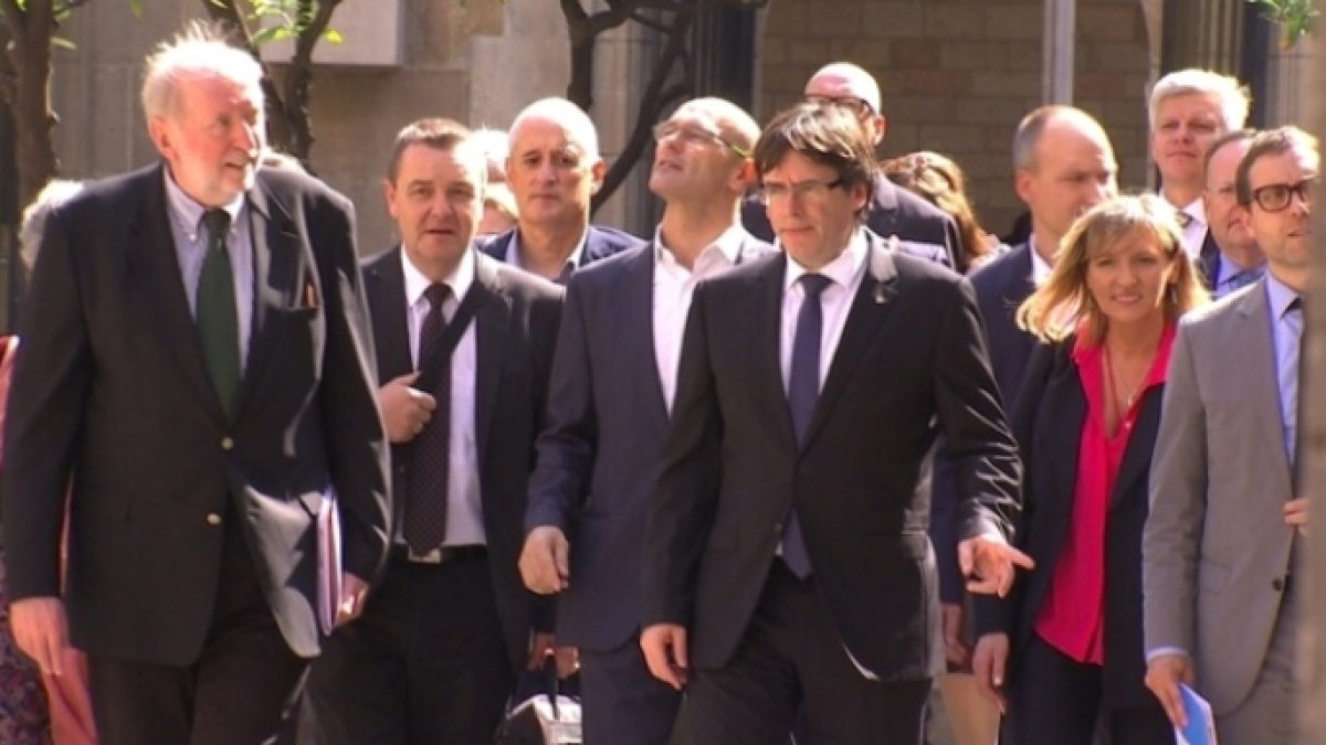 Puigdemont, este viernes, con un grupo de observadores internacionales para el 1-O.