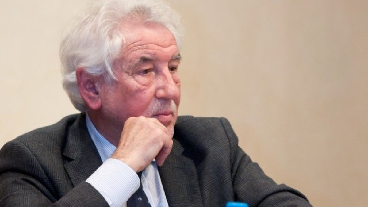 El diputado que votaba cuando entró Tejero llama incultos a los independentistas