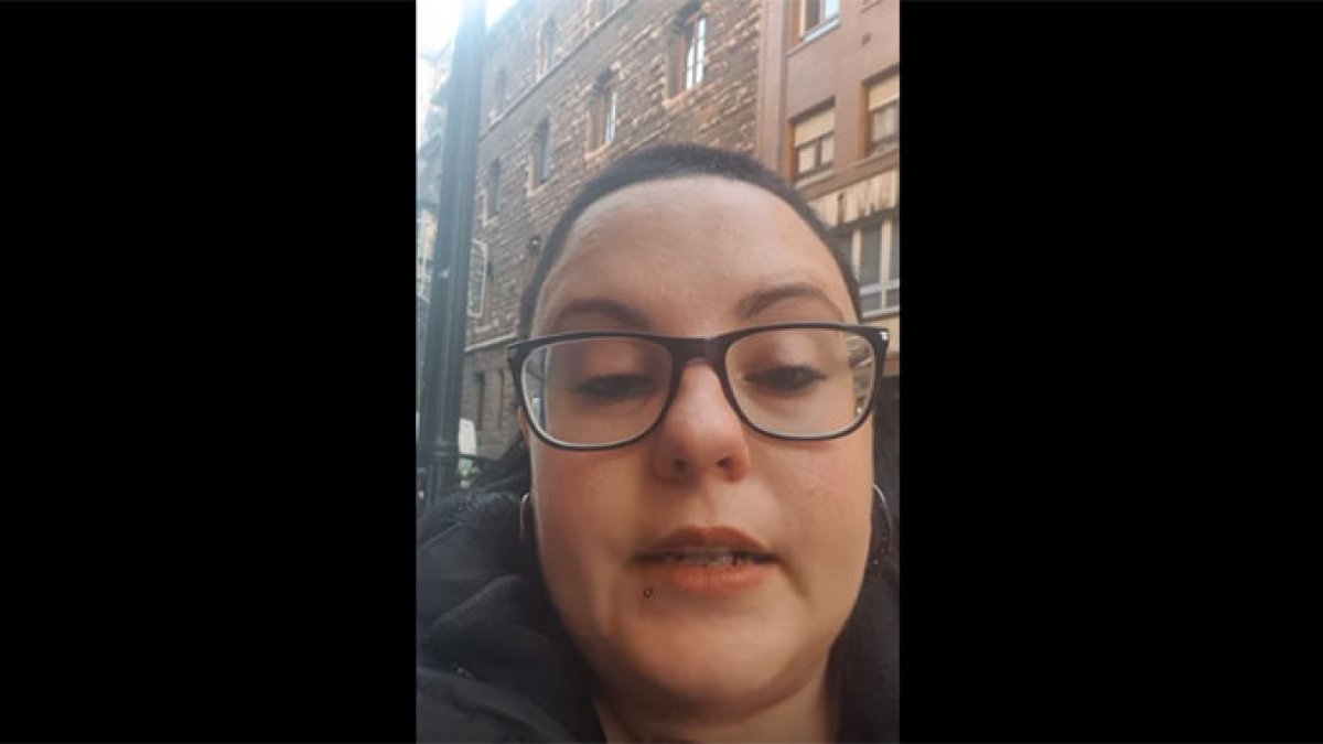 Alba Luna Suárez durante el vídeo que se grabó ella misma.