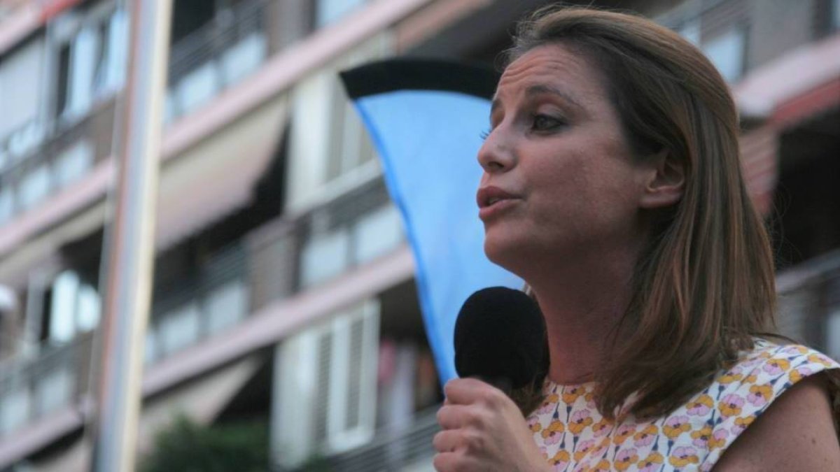 Levy sonroja a Sánchez por practicar el