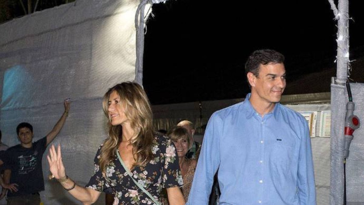 Sánchez y su mujer, a la llegada al concierto el viernes por la noche