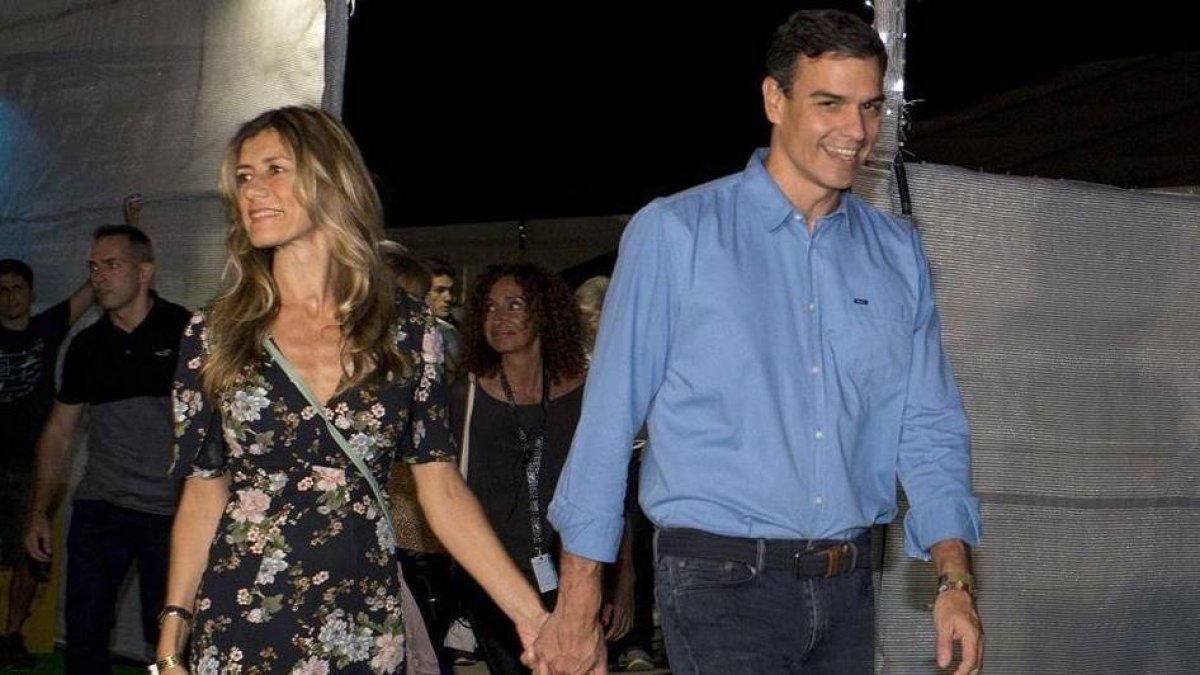 Sánchez y su esposa, este viernes en Benicasim.