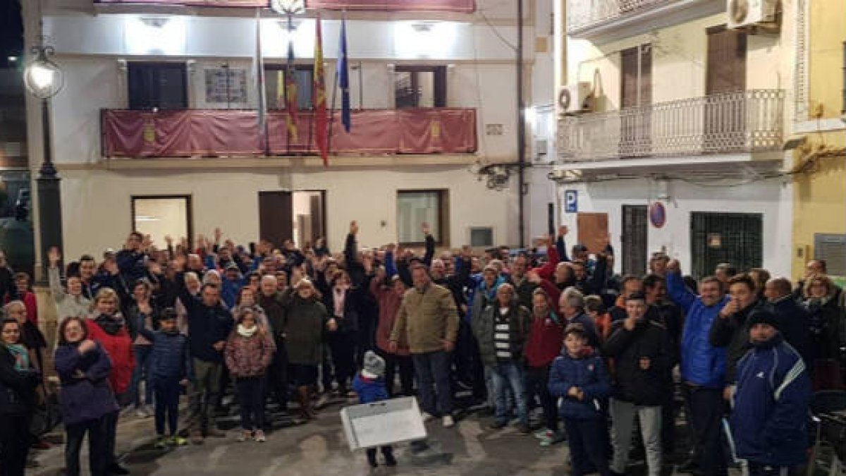 Concentraciones en ayuntamientos valencianos contra la crisis agrícola