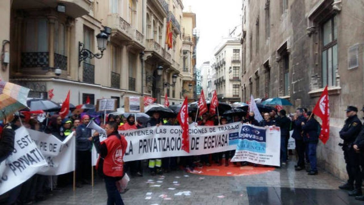 Trabajadores de Egevasa en las concentraciones realizadas a finales de 2018