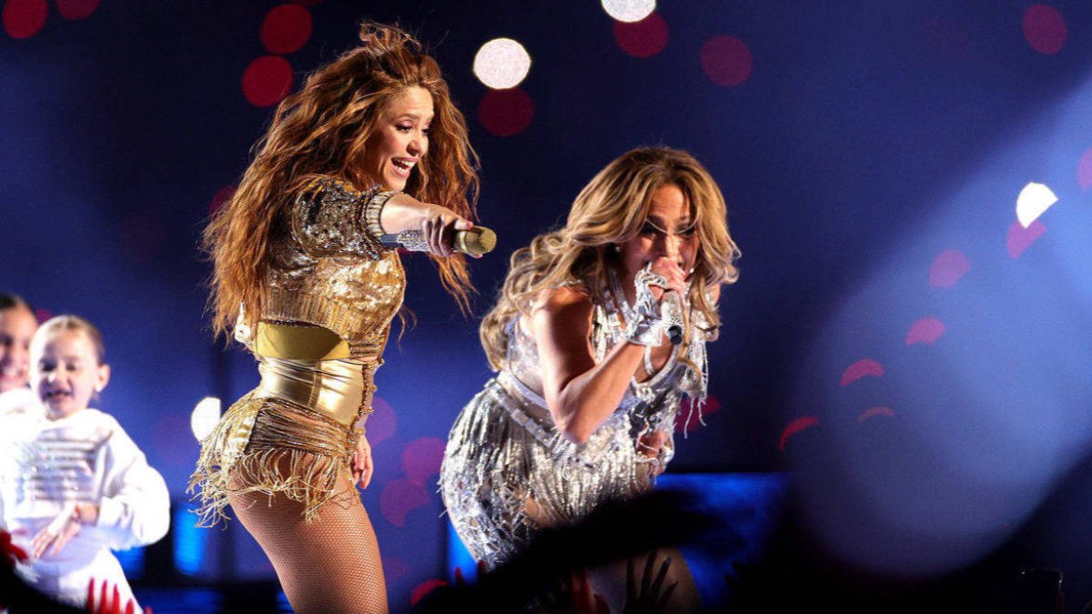 Shakira y Jennifer López en la SuperBowl.