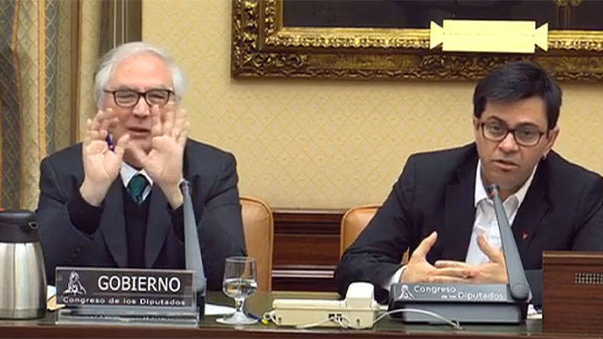 Gerardo Pisarello junto al ministro de Universidades, Manuel Castells.
