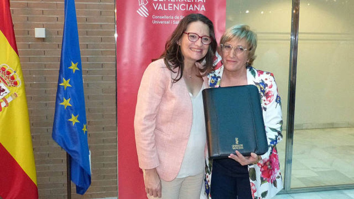 Mónica Oltra y Ana Barceló durante la toma de posesión de la consellera de Sanidad.