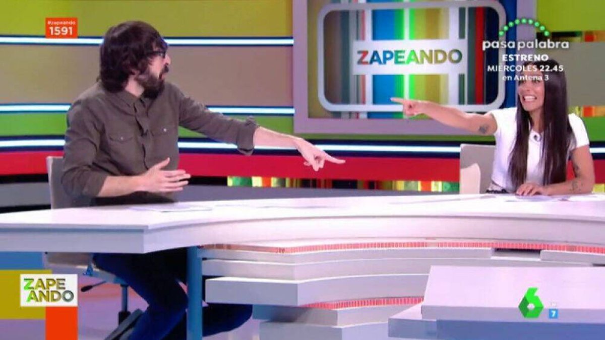 Rifirrafe de escupitajos entre Quique Peinado y Lorena Castell.