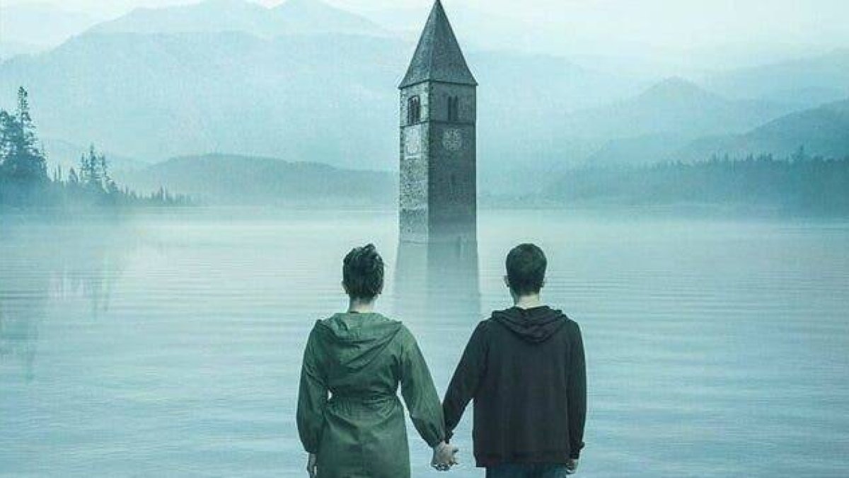 ‘Curon’: un pueblo italiano, dos hermanos y un misterioso campanario, los ingredientes del nuevo misterio de Netflix