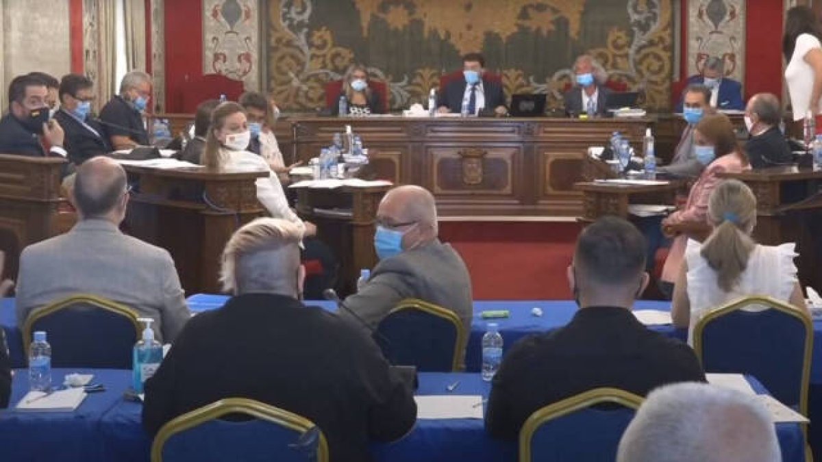 La edil denuncia que “este tipo de actitudes paternalistas que infravaloran a las mujeres son la prueba de que el feminismo es más necesario que nunca”