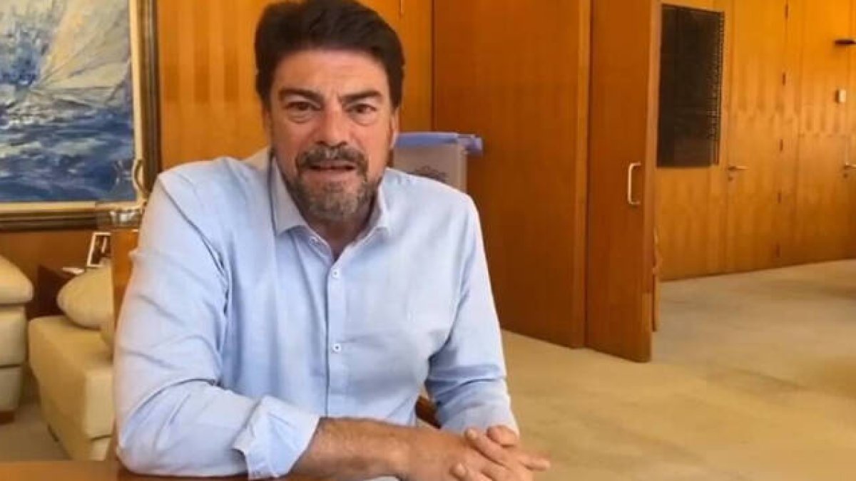 Barcala ‘tranquiliza’ mientras la oposición ‘alarma’ por la limpieza de colegios