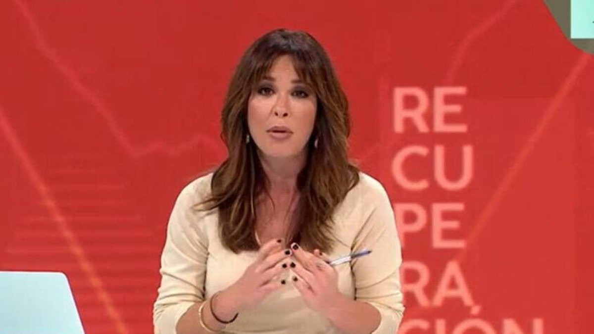Mamen Mendizábal presentando