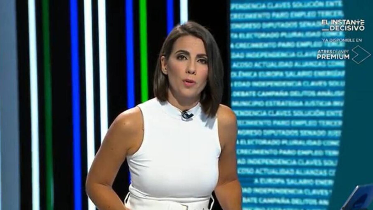 Ana Pastor presentando