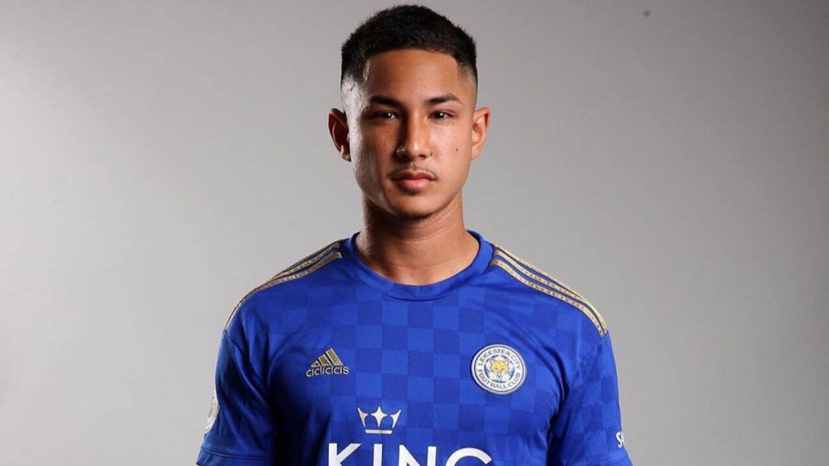 Faiq Bolkiah, con la camiseta del Leicester inglés.