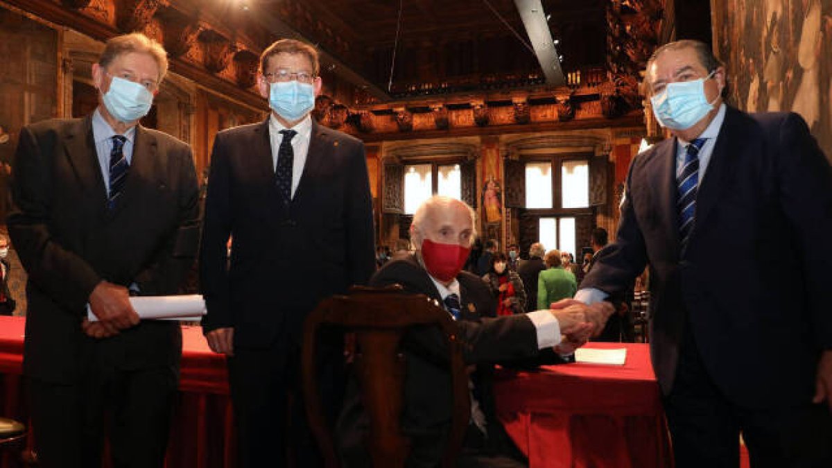 Puig destca que ciencia e investigación son vitales en el estado de bienestar